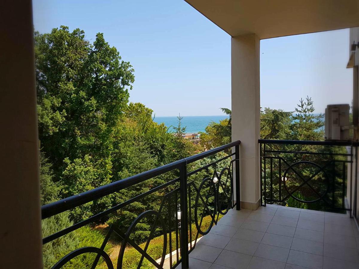 Golden Sands Rentals Apartments Екстер'єр фото