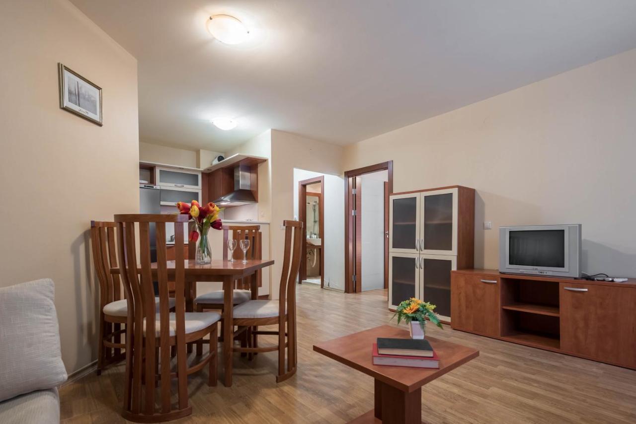 Golden Sands Rentals Apartments Екстер'єр фото