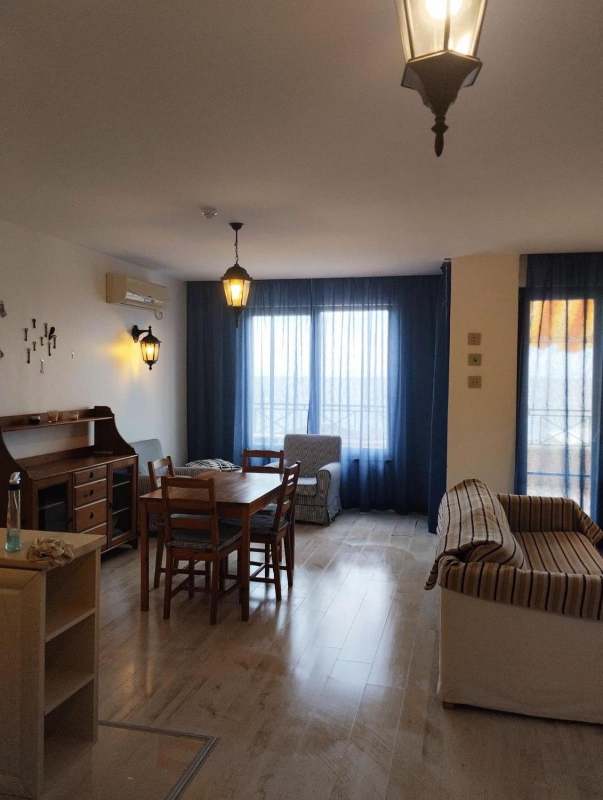 Golden Sands Rentals Apartments Екстер'єр фото