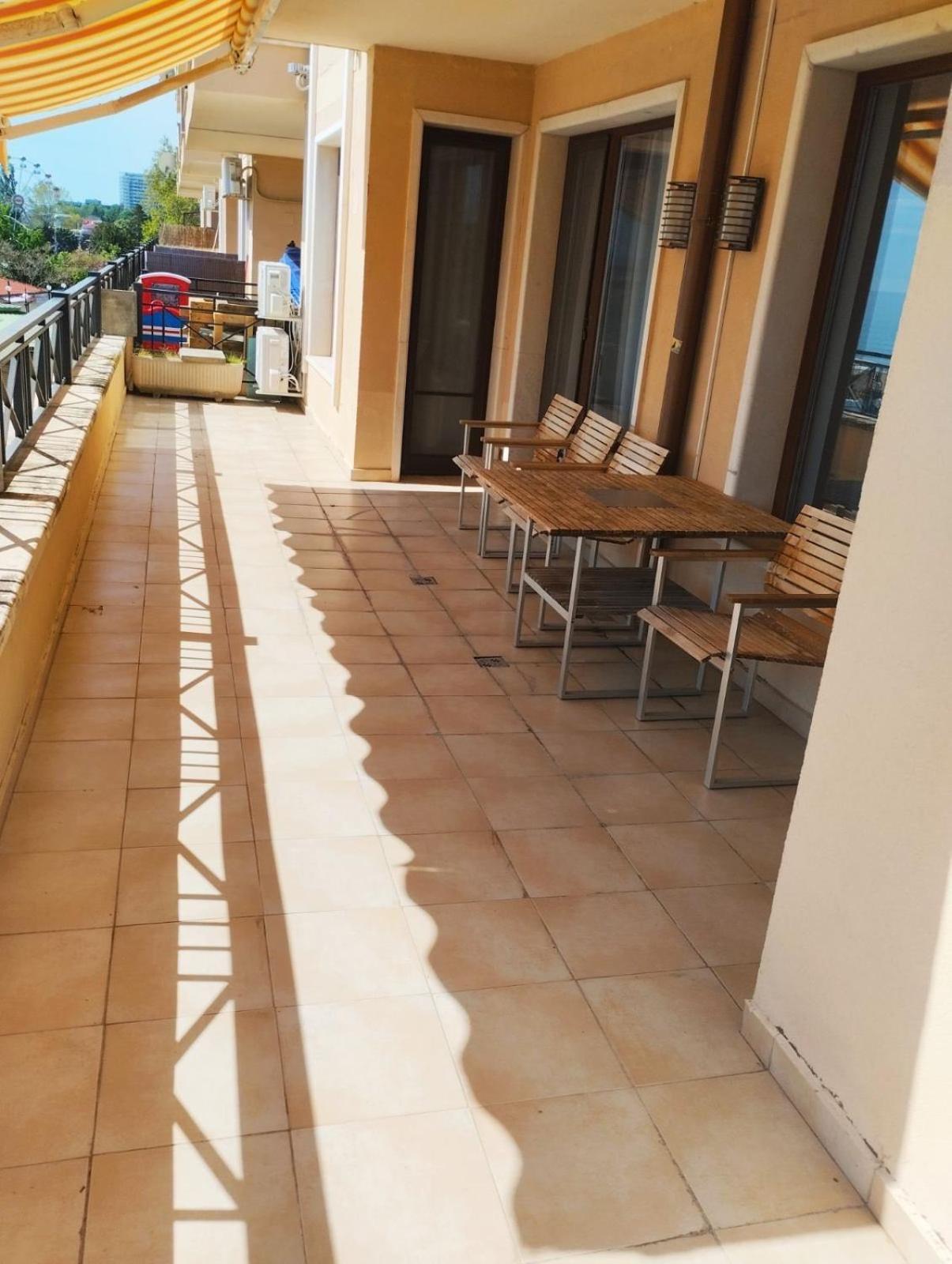 Golden Sands Rentals Apartments Екстер'єр фото