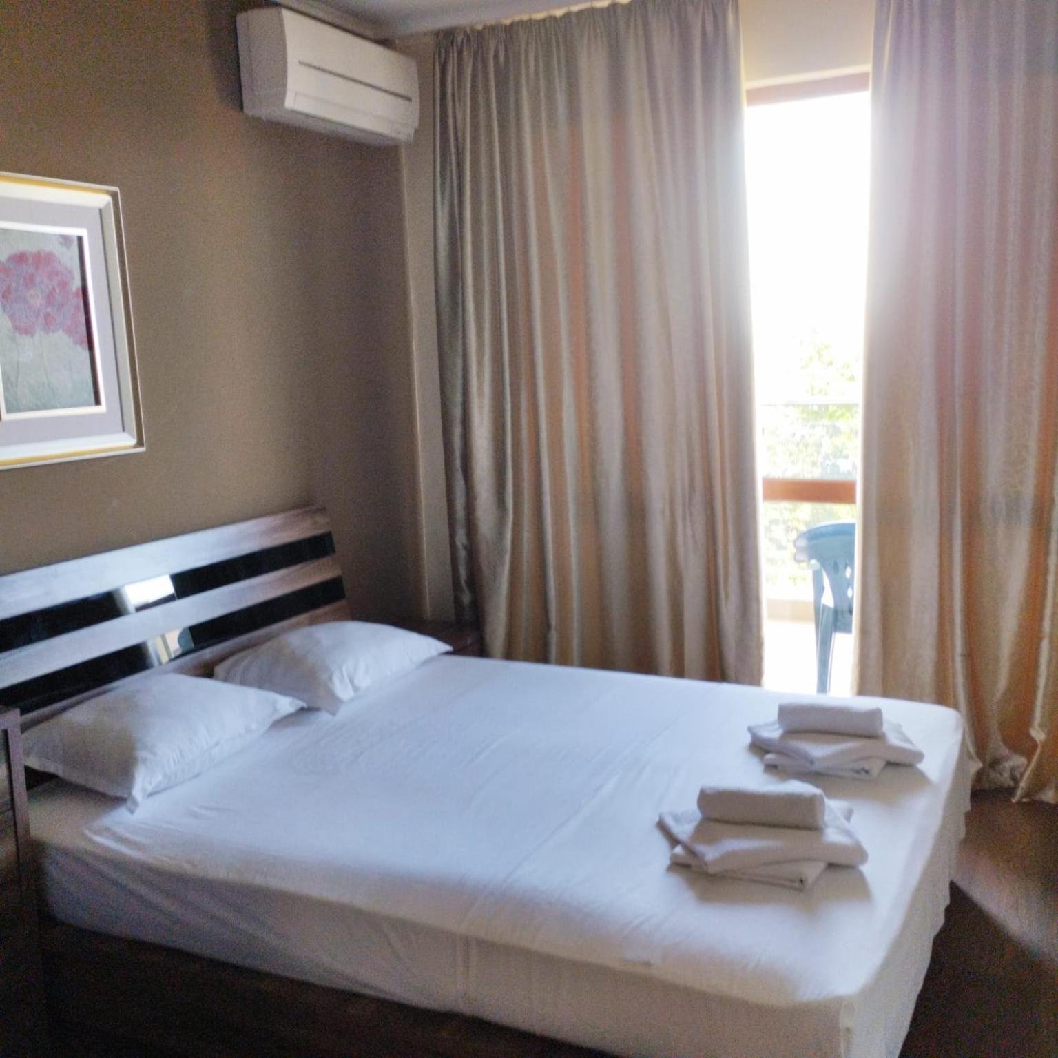Golden Sands Rentals Apartments Екстер'єр фото