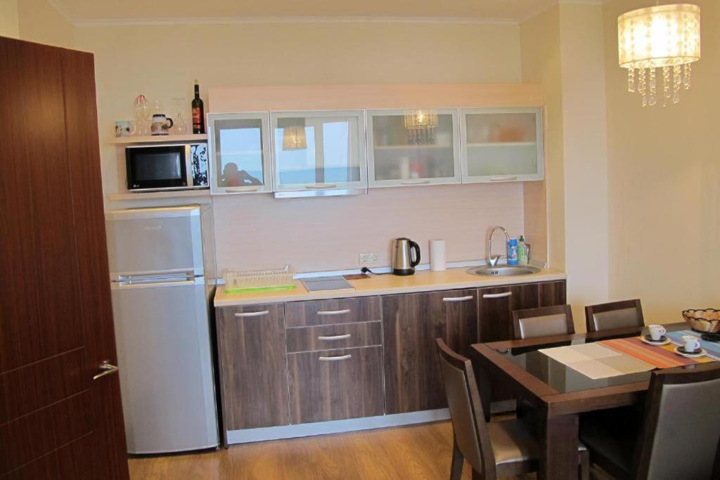 Golden Sands Rentals Apartments Екстер'єр фото