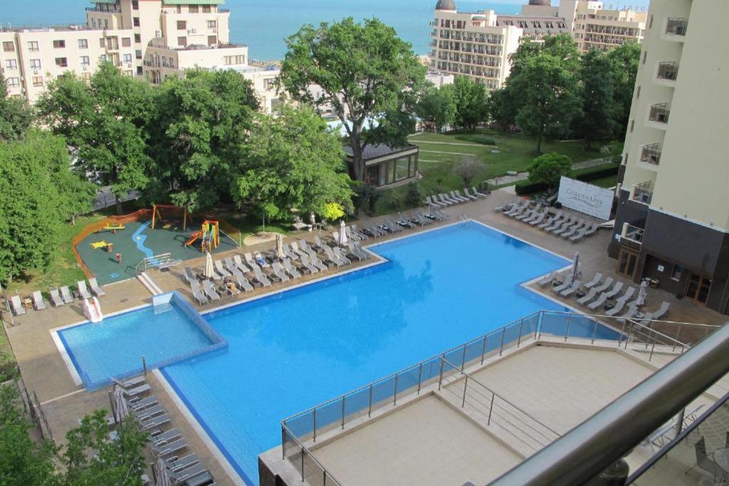 Golden Sands Rentals Apartments Екстер'єр фото