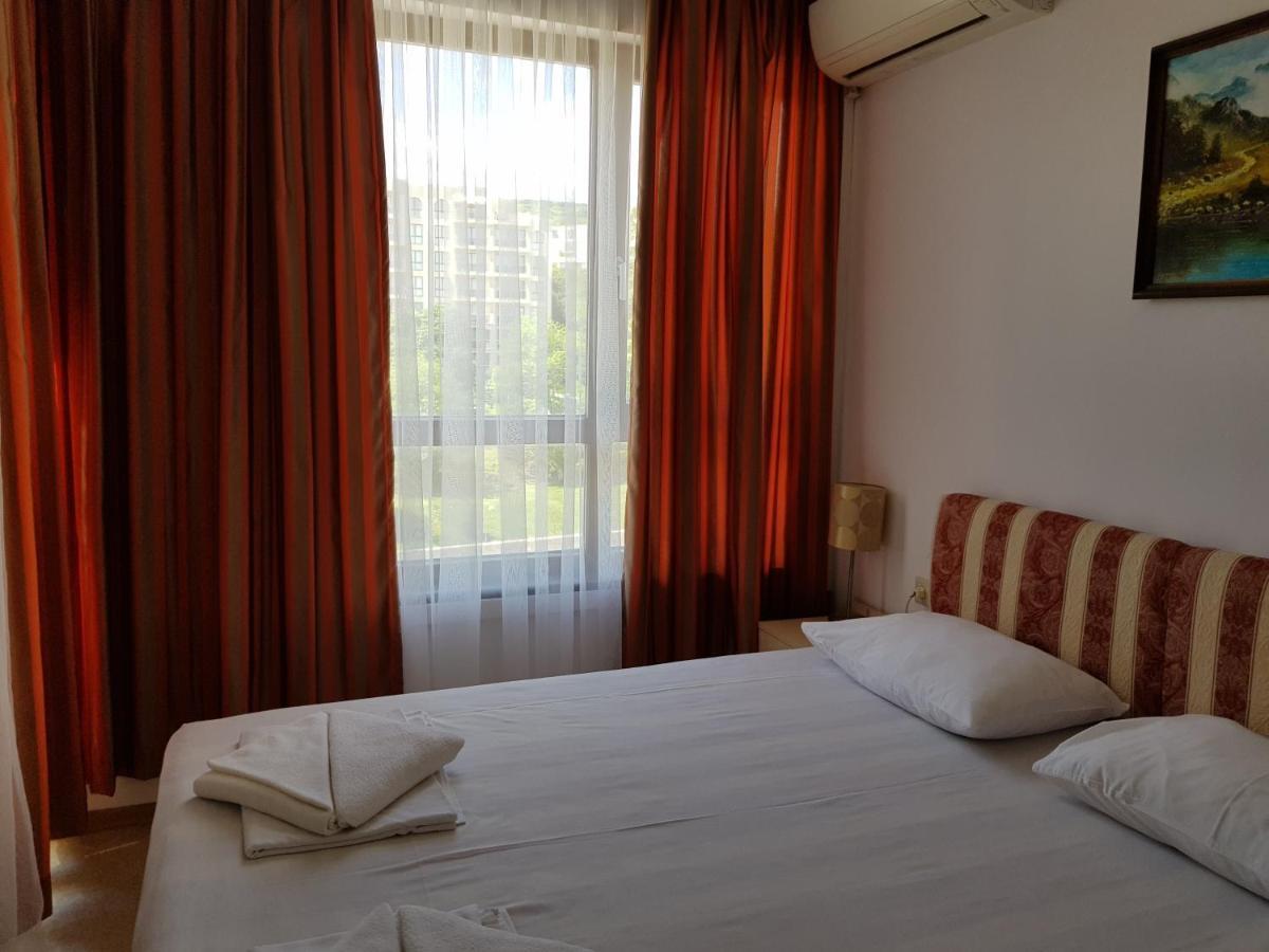 Golden Sands Rentals Apartments Екстер'єр фото