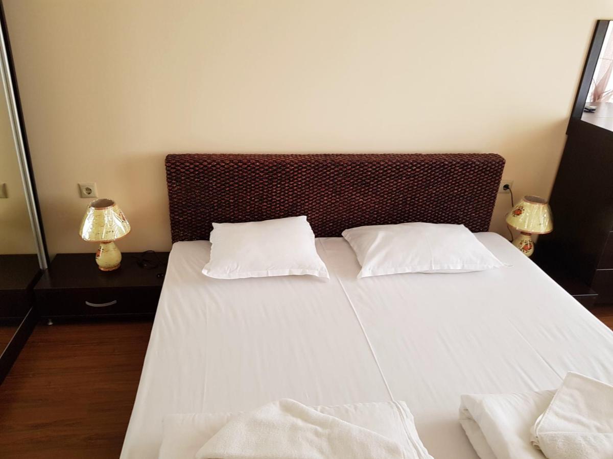 Golden Sands Rentals Apartments Екстер'єр фото