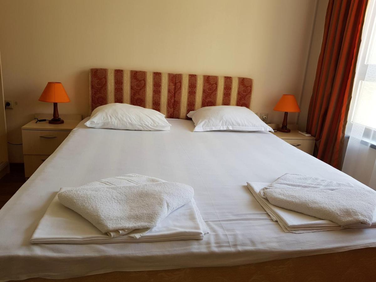 Golden Sands Rentals Apartments Екстер'єр фото