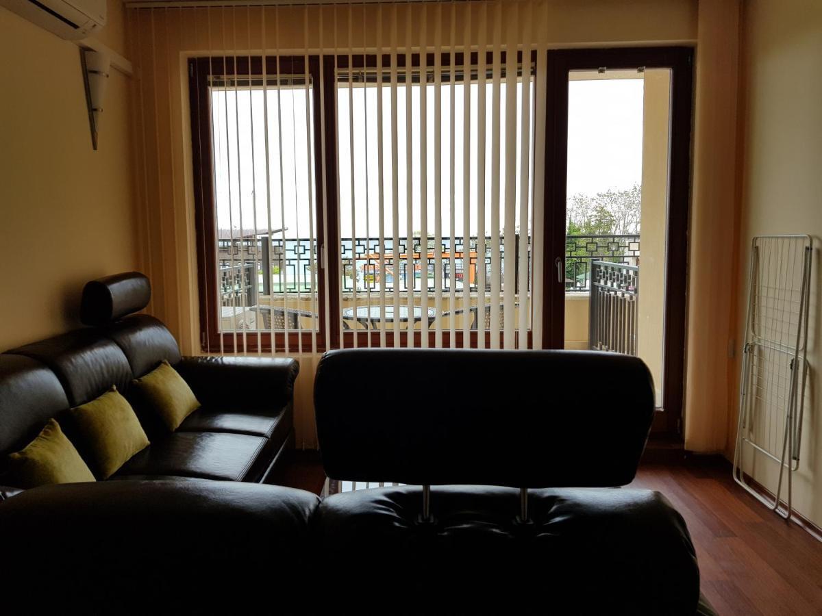 Golden Sands Rentals Apartments Екстер'єр фото