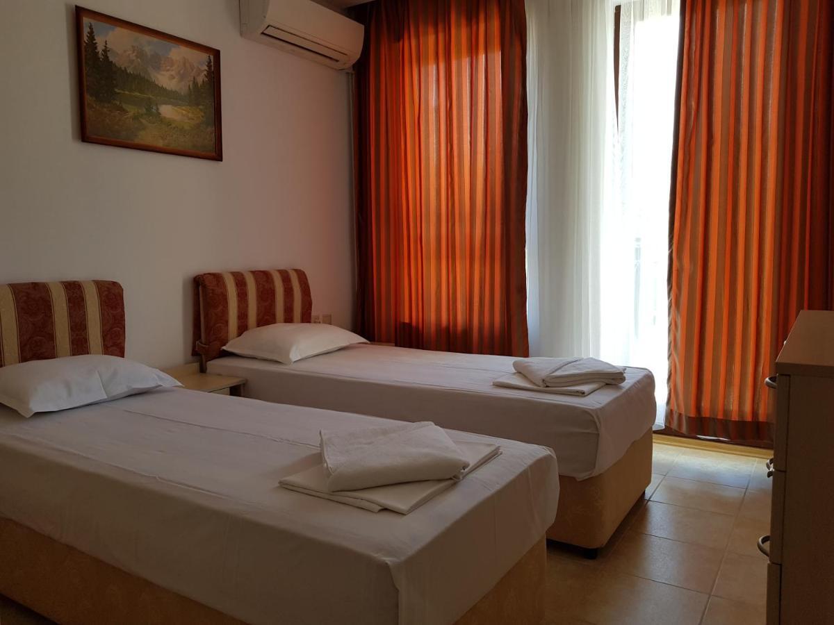 Golden Sands Rentals Apartments Екстер'єр фото
