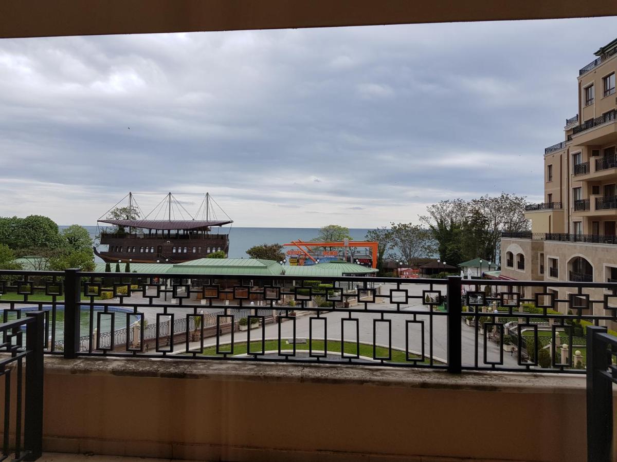 Golden Sands Rentals Apartments Екстер'єр фото