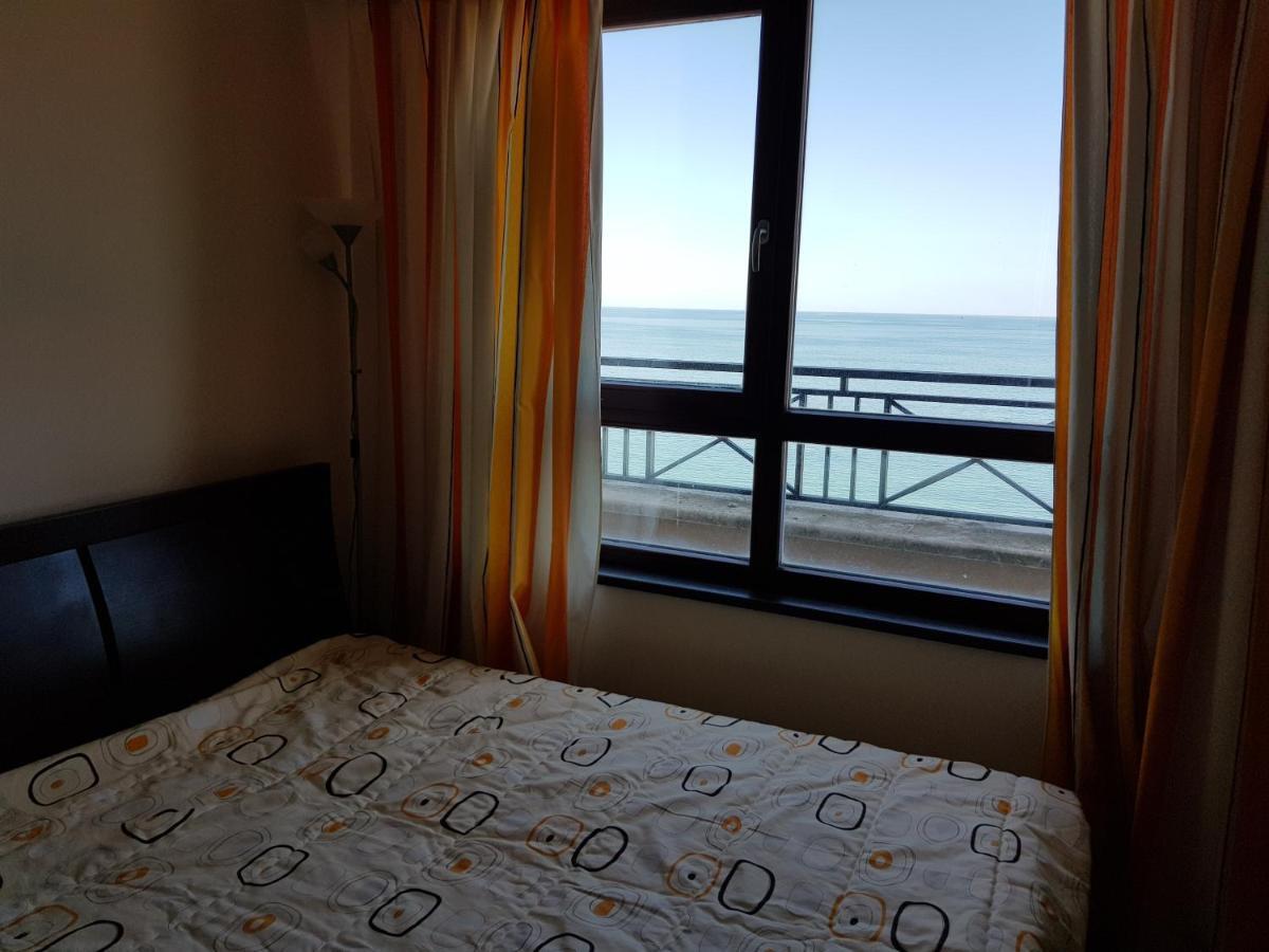 Golden Sands Rentals Apartments Екстер'єр фото